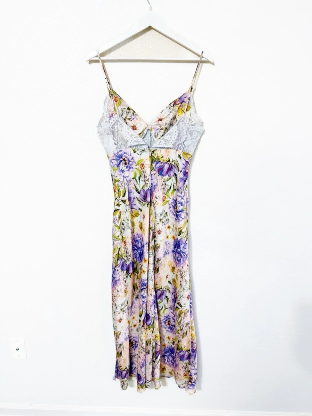 ASTR The Label Ivanna Floral Print Lace Panel Satin Maxi Dress in Purple NEW - Picture 11 of 13